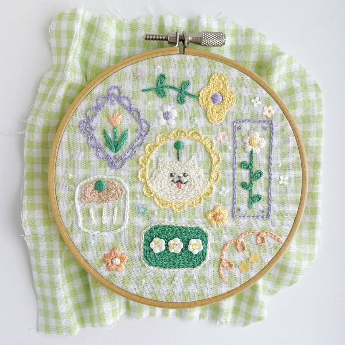 kani_umai_yummy's tweet photo. 5/5のスパコミ用にしゅうまい刺繍してます💚このデザインでフレークシールとか作りたいな〜〜

#エイトリFA https://t.co/ZNqfPMt6Db