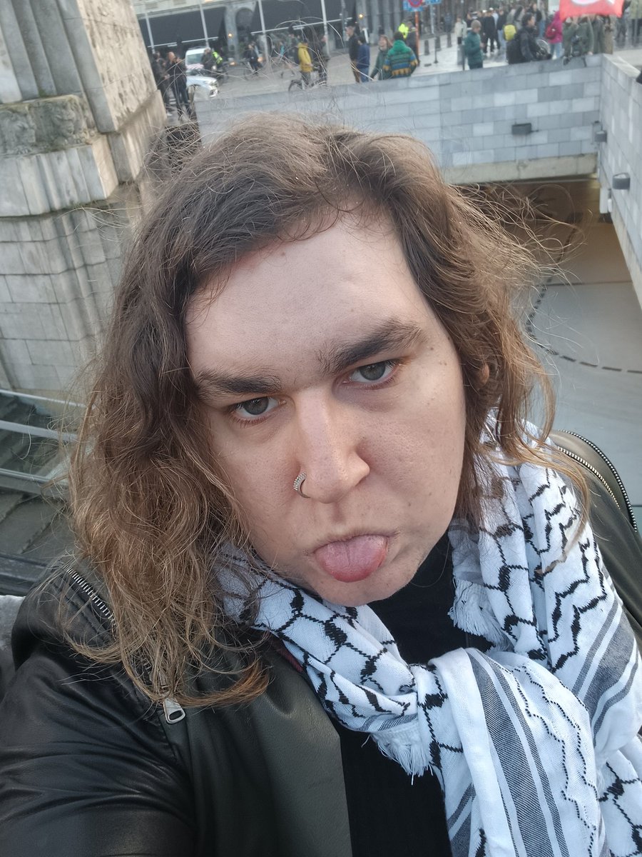 alexa 🐇 & chloë 🖤 tweet media