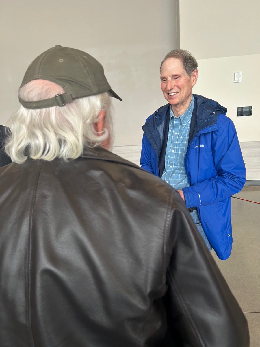 Ron Wyden tweet media