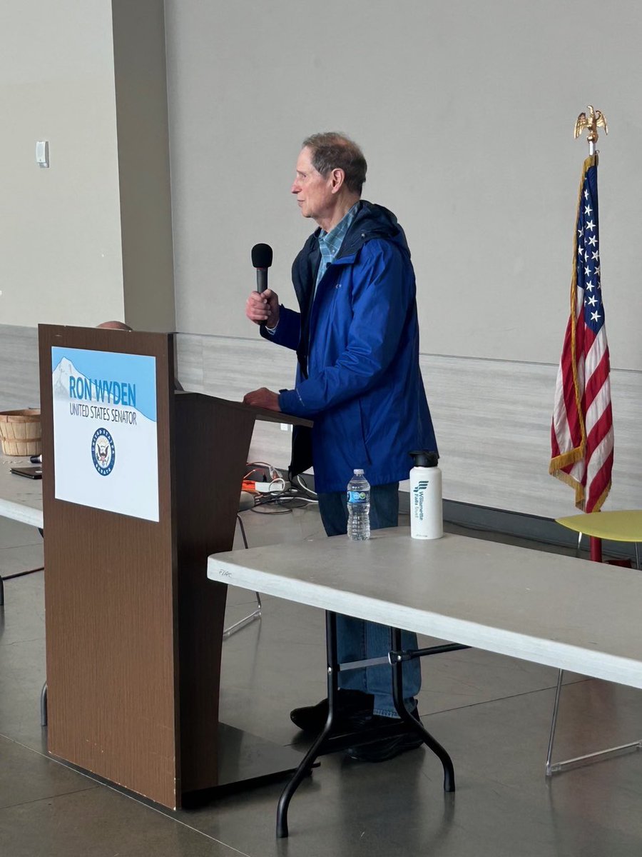 Ron Wyden tweet media