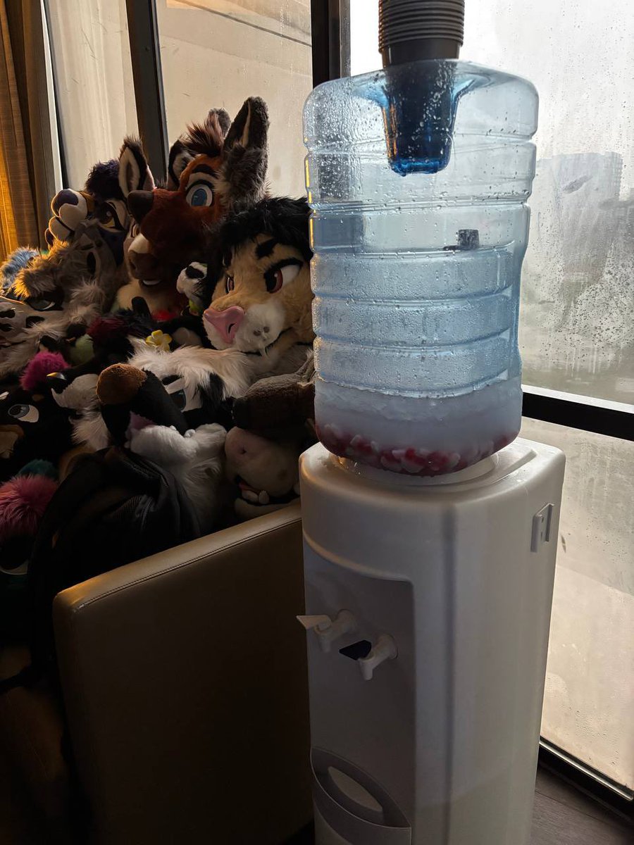 Yeenpits's tweet image. We did this last year at our FWA corporate party but we did jungle juice. Facebook marketplace came in clutch