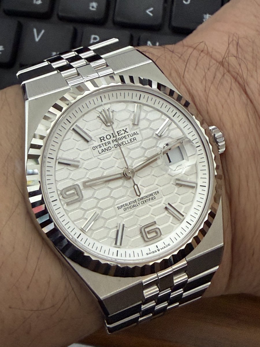 hitoowatch's tweet photo. 新年度🌸💦
#NewFiscalYear
#DynapulseEscapement #ROLEX #LandDweller #ref127334 https://t.co/RiCuTX2qz4