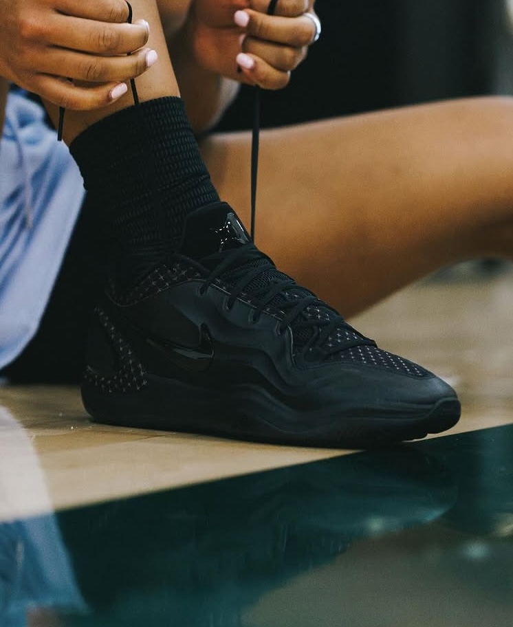 JustFreshKicks tweet media