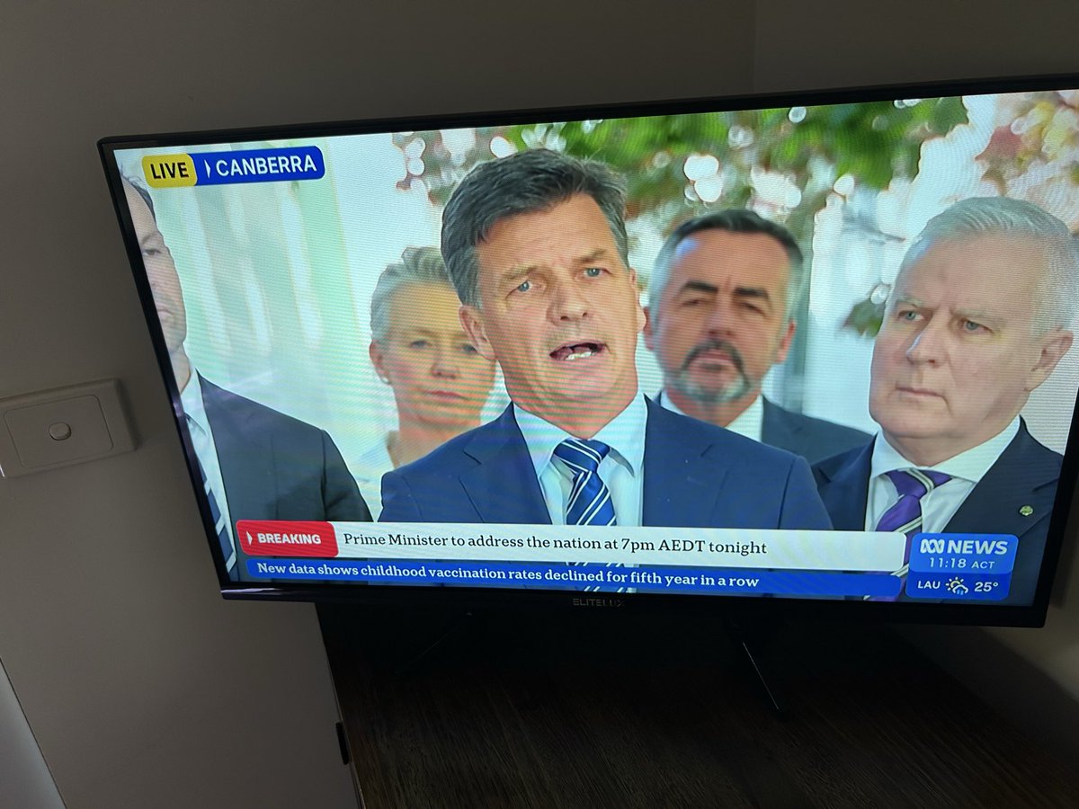 PAlimpic's tweet photo. The LNP muppets still clowning around. https://t.co/AsG5XqeEyP