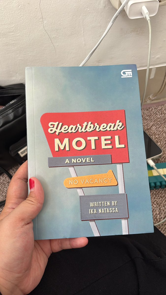 Aku lagi baca ini kak <a href="/ikanatassa/">Ika Natassa</a>