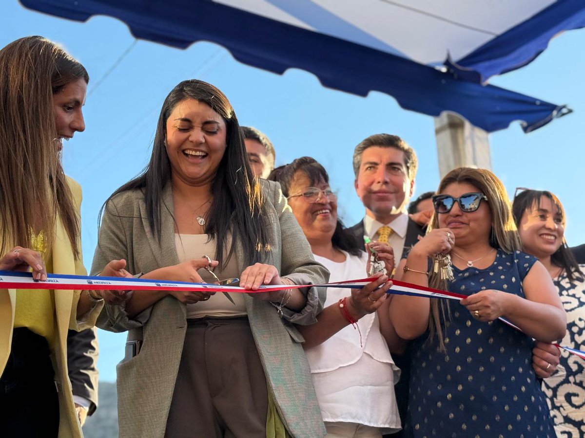 DPPMelipilla's tweet image. 🟦 ¡182 familias cumplieron el sueño de la casa propia en Melipilla!

El delegado Provincial de Melipilla, Gastón Libuy, junto a la Subsecretaria de Vivienda, Natalia Aguilar; el Seremi de Vivienda, Sebastián Norambuena; el dir de Serviu RM, Roberto Acosta;...
#GobiernoDeChile 🇨🇱