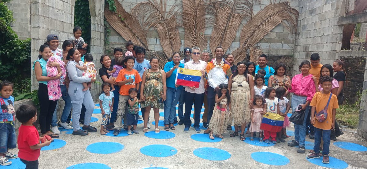 embTT_ve's tweet photo. @embTT_ve conducted an Itinerant Consulate to serve #Venezuela Indigenous Warao People from #Moruga in #TrinidadAndTobago
V'zuelan Waraos attended in massive numbers filling the venue (#TT Nat'l Cocoa Chocolate Museum) with their enthusiasm and cultural identity. Yakera https://t.co/AyTUrUjYWi