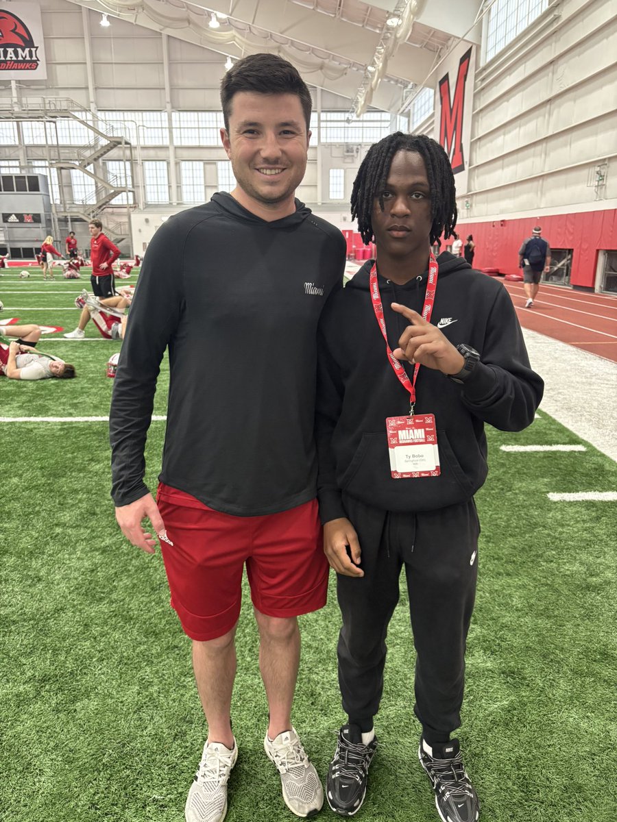 TyBobojr's tweet photo. I had a great Visit today at Miami University. I appreciate the coaches for talking to us and giving us advice for high school. Thank you @Coach_Hud4 @CoachZaneRies @ldavenport88 for having us and thank you @coachjtims for making this possible  Excited to be back on June 12th https://t.co/kU8YQ5267X