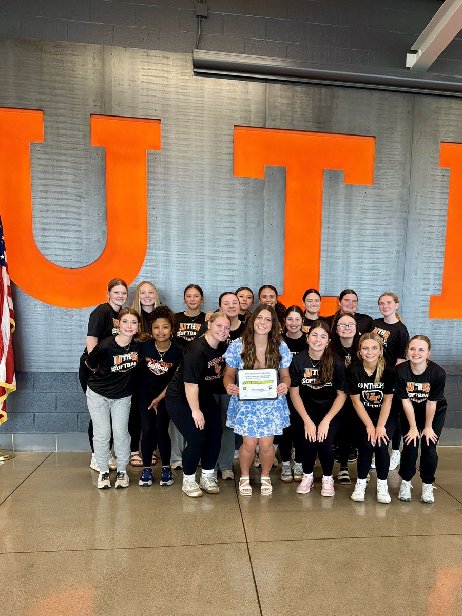 SoftballUTHS's tweet photo. Congratulations to senior Emily Stevens on being one of the recipients of the John Deere Harvester Award! https://t.co/jBDKmYCd1B