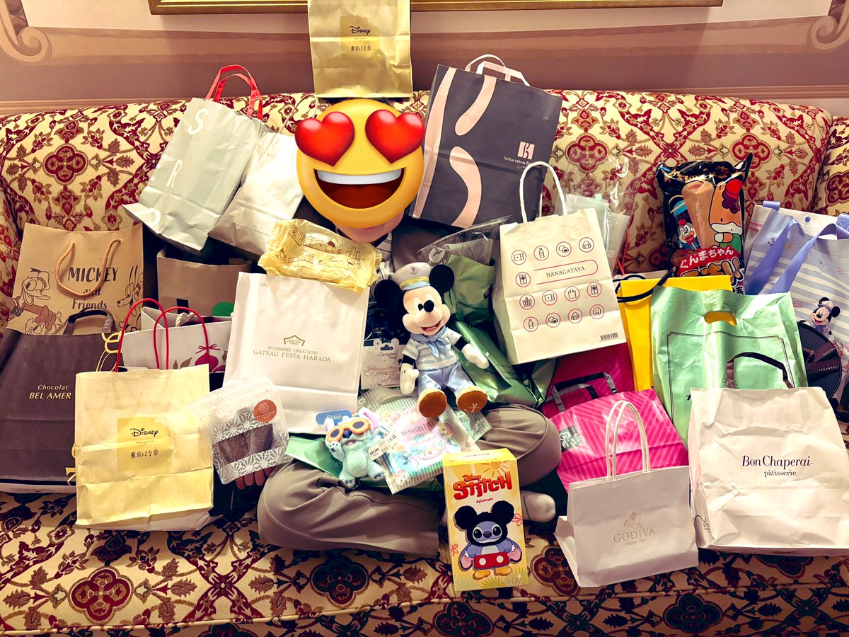 buntoomochi's tweet photo. ミラコスタでパーティーをさせていただきました✨💕
素敵な時間を過ごす事が出来ました☺️
出席してくださった方々に感謝です🥹
そして、子供がたくさんの方からの贈り物🎁に埋もれて喜んでました😂ありがとうございます🥹

ゆっくり振り返りしたいと思います💕
皆さん楽しんでいただけましたか？☺️ https://t.co/YWzfjJR9Z8