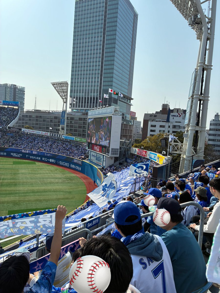 5回表からの観戦でしたが、高津前監督がじっくり育てたヤンスワ達の躍動と、調子を上げてきたベイ選手達を観ることができていつのまにかの三連敗も気にならずシーズンの始まりに感謝でした。次回は4/10carp戦です。
2026.3.29【DeNA vs ヤクルト】
#横浜スタジアム #ハマスタ #baystars #ベイスターズ