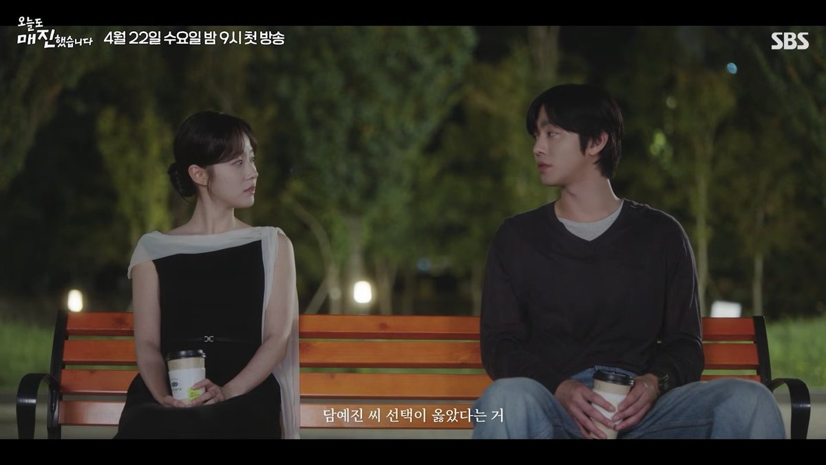 neul_00000's tweet photo. 아 뭐야 생각보다 오매진 힐링서사인가봄 ㅠ 스스로를 믿지 못하고 괜찮은척만하던 두사람이 결국 서로에게 믿음을 주고 행복해지는 이야기 https://t.co/z7j1VQq0ko