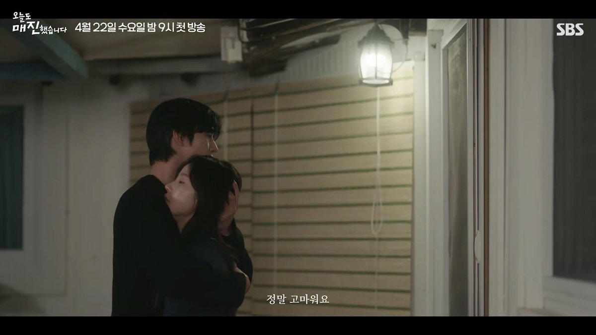 neul_00000's tweet photo. 아 뭐야 생각보다 오매진 힐링서사인가봄 ㅠ 스스로를 믿지 못하고 괜찮은척만하던 두사람이 결국 서로에게 믿음을 주고 행복해지는 이야기 https://t.co/z7j1VQq0ko