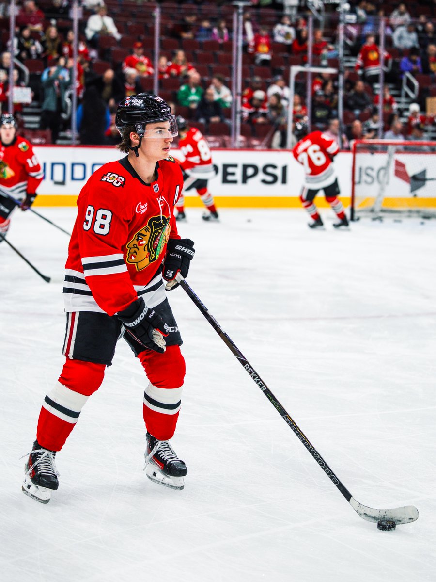 NHLBlackhawks's tweet photo. 👋hey 𝟗𝟖👋 https://t.co/8AdSvJsYB2