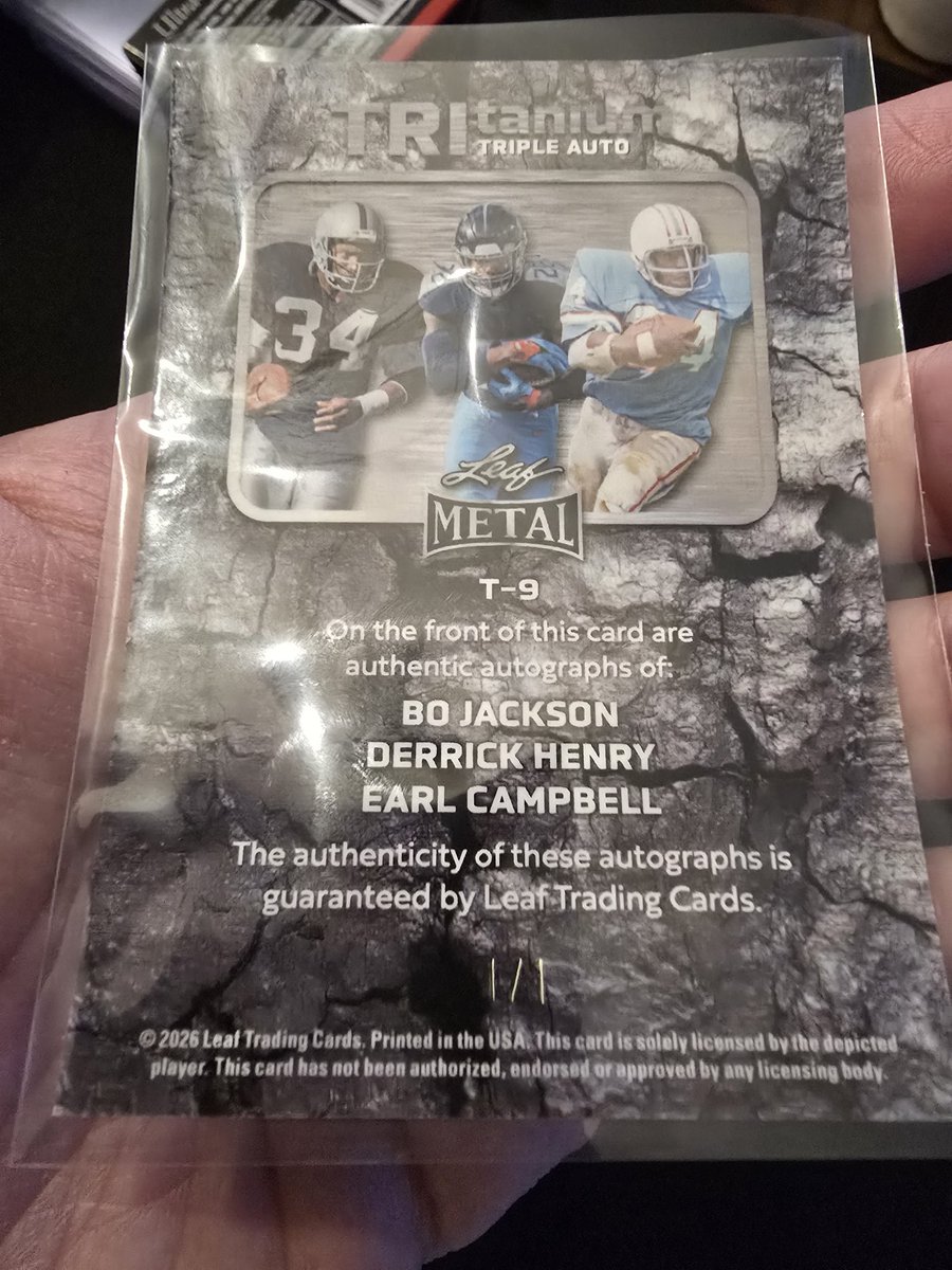 _UserNameWorks_'s tweet photo. I can't believe im holding this card . 

3 of the best running backs ever in the #NFL 

Lets goooooooooo 

1 of 1 / triple Autograph 

Bo Jackson 
Derrick Henry 
Earl Campbell 

#TitanUp 
@Titans
#boknows
#monstercard

@KingHenry_2
@BoJackson https://t.co/H2q4O9YzNh