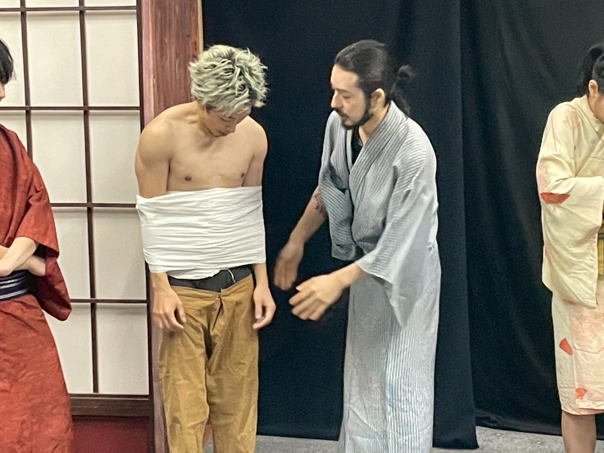 nishimaniwa_jun's tweet photo. おはようございます！！！
本日いよいよ千秋楽！！！！！
行ってきます！！！！！！
龍造さん巻き方忘れちまったのかい！？

#つむぎいと2026 https://t.co/THXqG9KU3a
