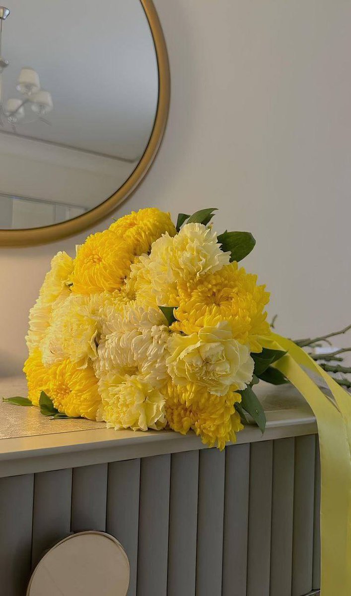 A. L . I. A tweet media