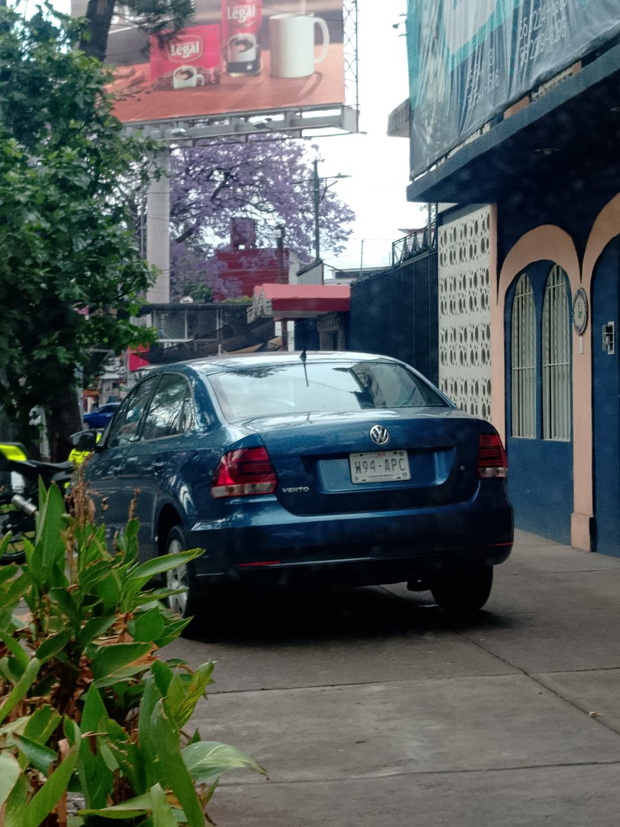 griselxxi's tweet photo. @C5_CDMX @SSC_CDMX @UCS_GCDMX  ni atienden reportes y todos los días es lo mismo, hasta utilizan de rampa entrada de vecinos los de grupo unir en Miramontes 2128 https://t.co/dVwtVkYq0D