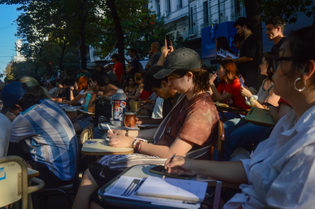 Christian Castillo tweet media