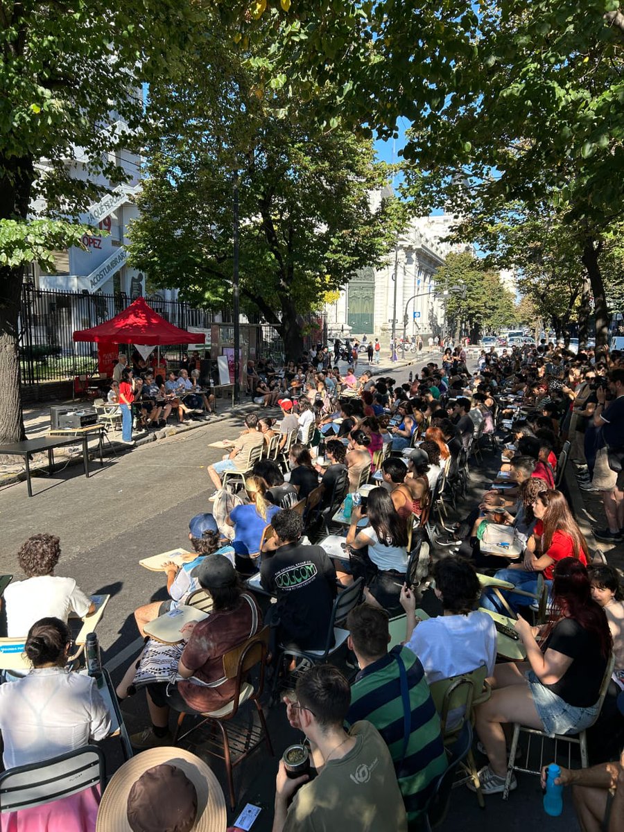 Christian Castillo tweet media