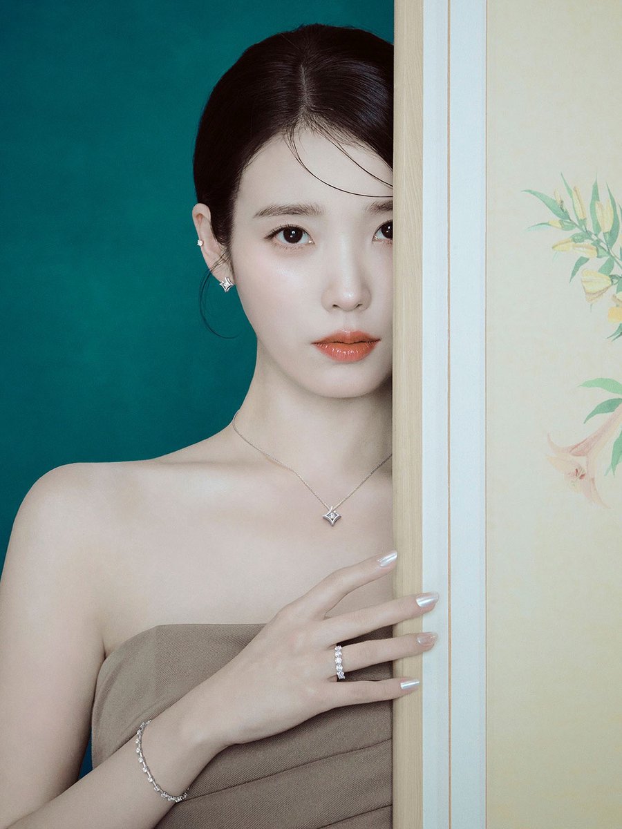 IU tweet media