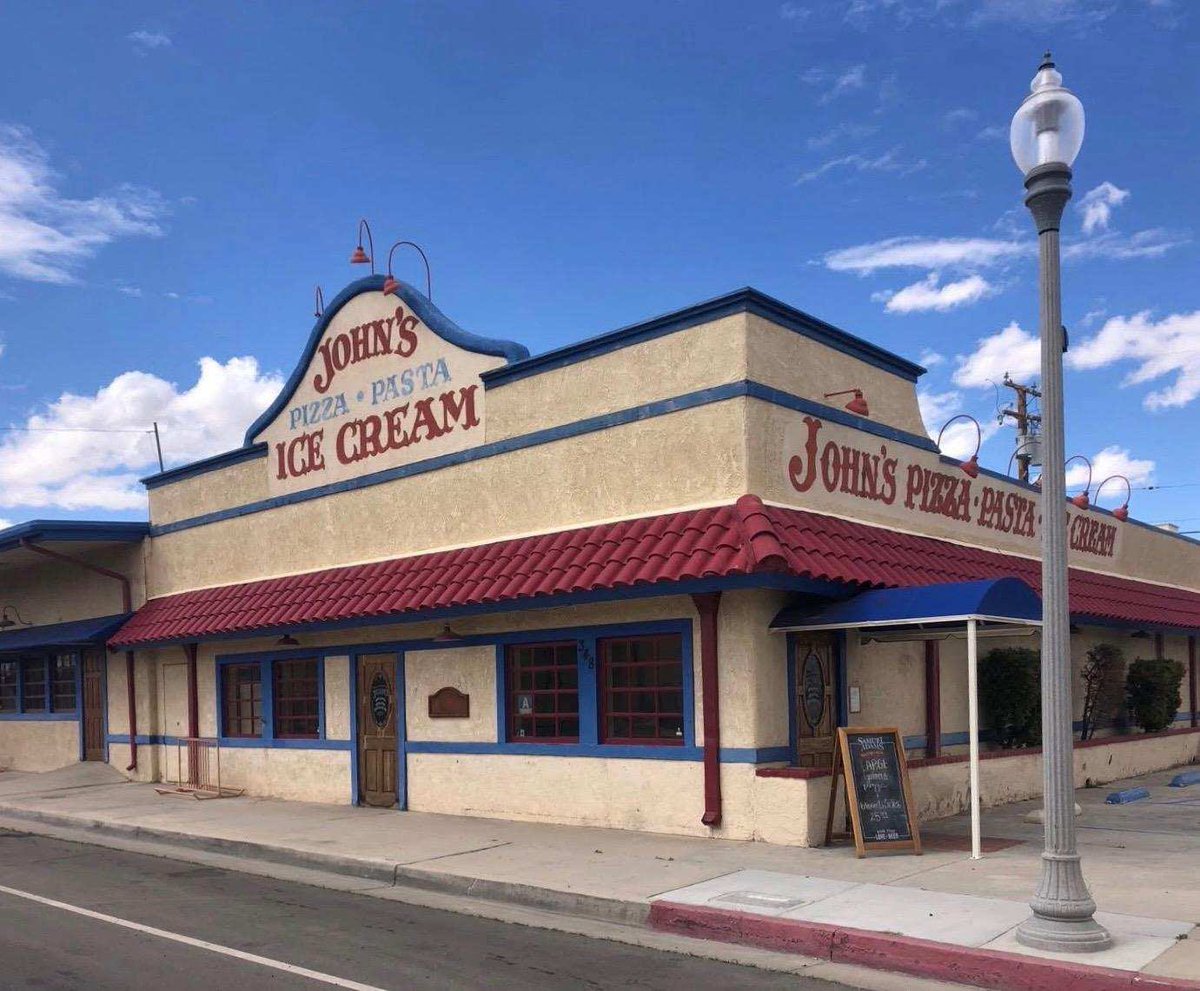 Danwgriff's tweet photo. @markhoppus want to buy John’s Pizza? I’ll run it for you. #memories https://t.co/jZy4QO5NY8