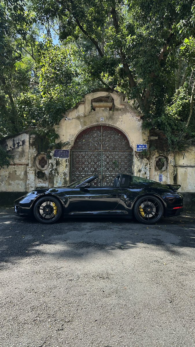 TheVaultCars's tweet photo. A melhor carroceria para o 911 e que não vem mais para o Brasil na geração mais atual!

Dados básicos:

Porsche 911 Targa 4 GTS
Ano: 2024/2024
KM: 9.500km

Caso tenha interesse, nos contate via DM ou no telefone (11)97417-9911. https://t.co/s8PlO3de4J