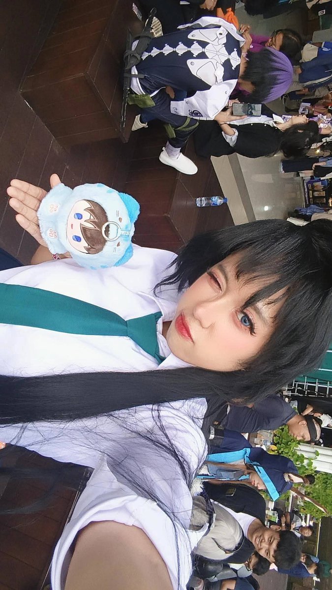 veyyin's tweet photo. FINALLY did a proper Ran cosplay pls 😭🤍

this is literally my version of shinichi’s girl!!!
been struggling with the horn hair forever so i just went with her original 90s hairstyle 
not 100% accurate yet but… still super happy w how it turned out

more upgrades coming soon!! https://t.co/FvEBe4IPDD