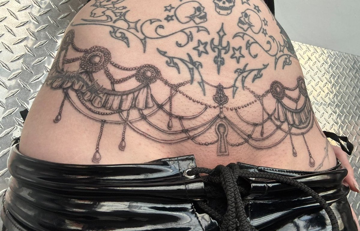 ✯☠︎︎✯ tweet media