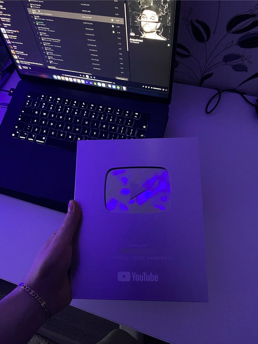 valentin_papi69's tweet photo. 2 years ago I was stacking shelves in a supermarket in Romania and I was hating my life.

I've told my mom to just wait a little and believe in me.

And few months later I got monetized

Now I'm pushing almost $10K/month &amp; Just got my Youtube Button, that's simply CRAZY for me 🙏🏾 https://t.co/r4XT6cgRJy