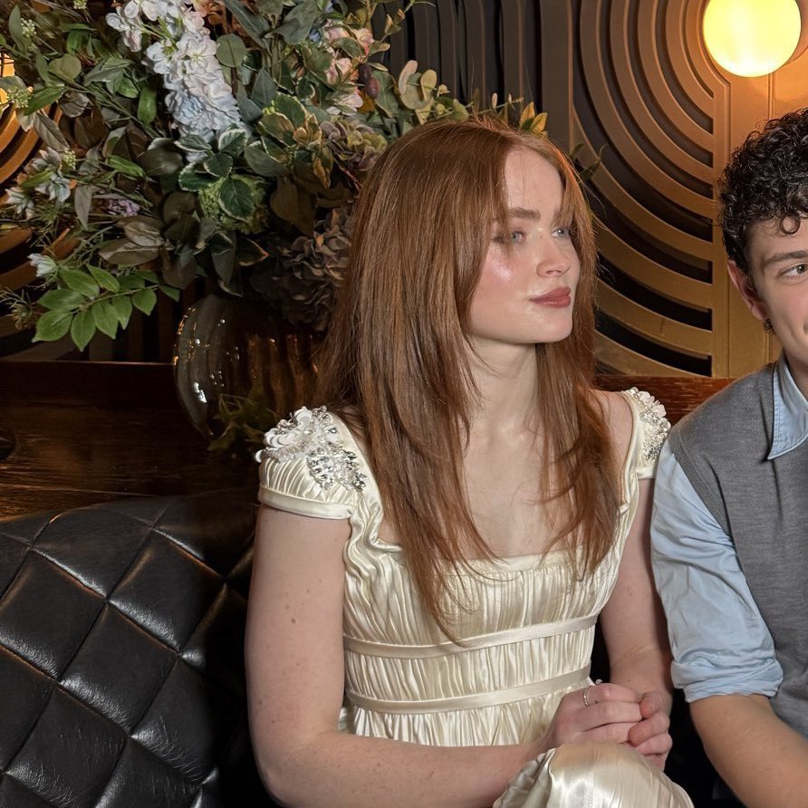 mari 🧛 tweet media