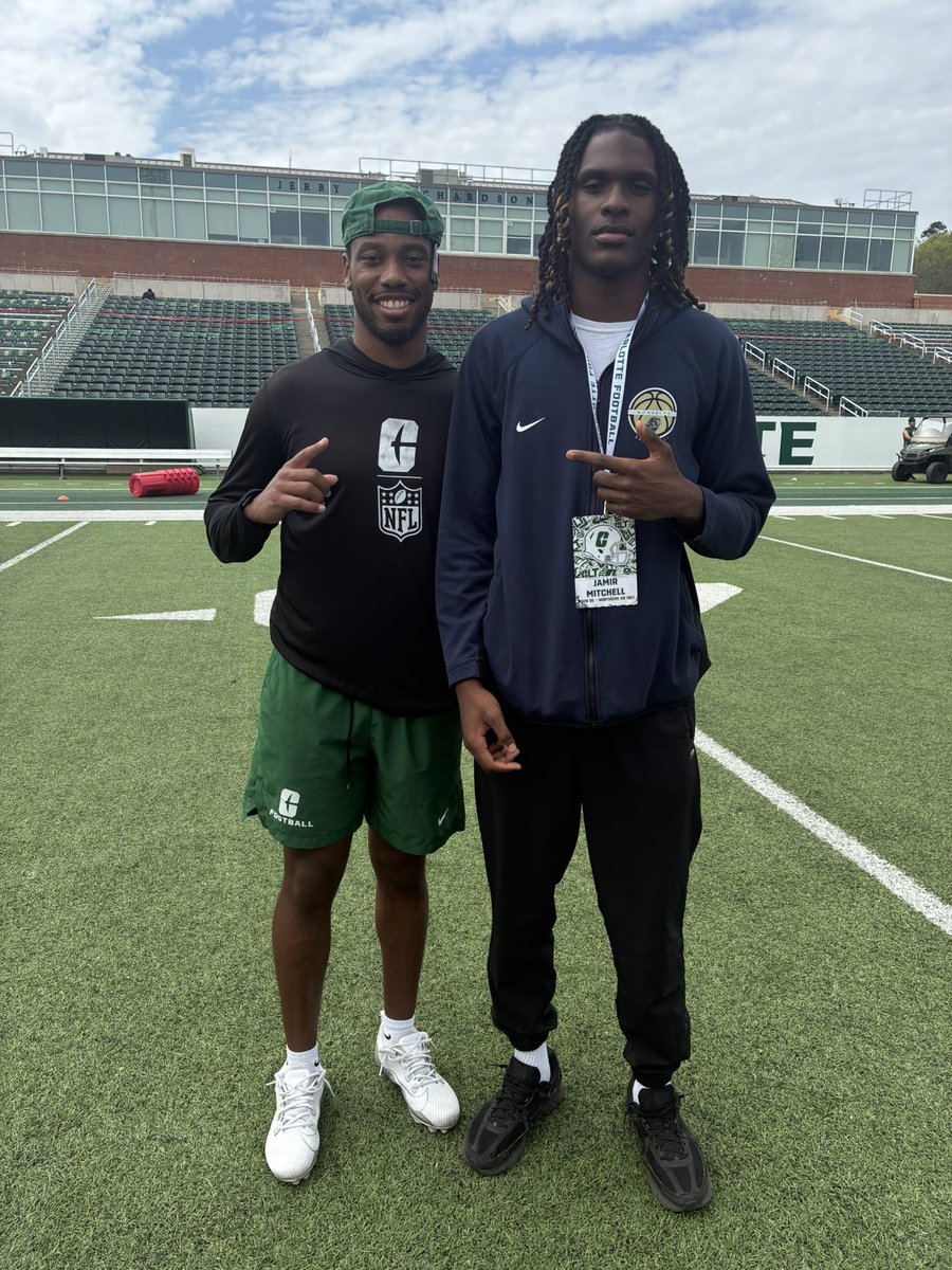 JamirMitchell22's tweet photo. Had a great visit at @CharlotteFTBL today.
Appreciate @CoachDrake_11 and staff for the opportunity to get on campus and watch practice. Looking forward to getting back and continuing to build. Also had a Great Talk with @pauloturner80!
@ravafit @CaryCoaching101 #49ers https://t.co/lyhlCKxAge