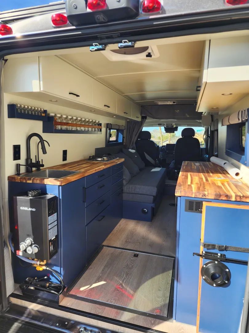 GoRVRentals's tweet image. This custom build sports solar panels on the roof! This makes it easy to boondock without the need for an electric hookup. It's based in sunny Las Vegas so it's perfect for your next adventure. More like it here: buff.ly/1cZBODS

#LasVegas #LasVegasRV #Boondocking