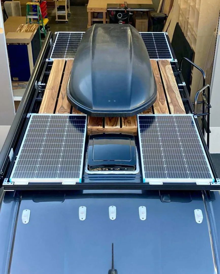 GoRVRentals's tweet image. This custom build sports solar panels on the roof! This makes it easy to boondock without the need for an electric hookup. It's based in sunny Las Vegas so it's perfect for your next adventure. More like it here: buff.ly/1cZBODS

#LasVegas #LasVegasRV #Boondocking