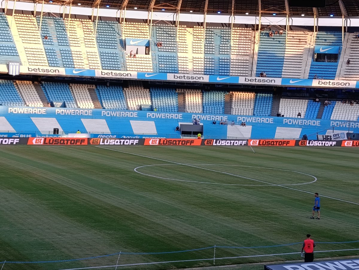 LaNúmeroUno tweet media