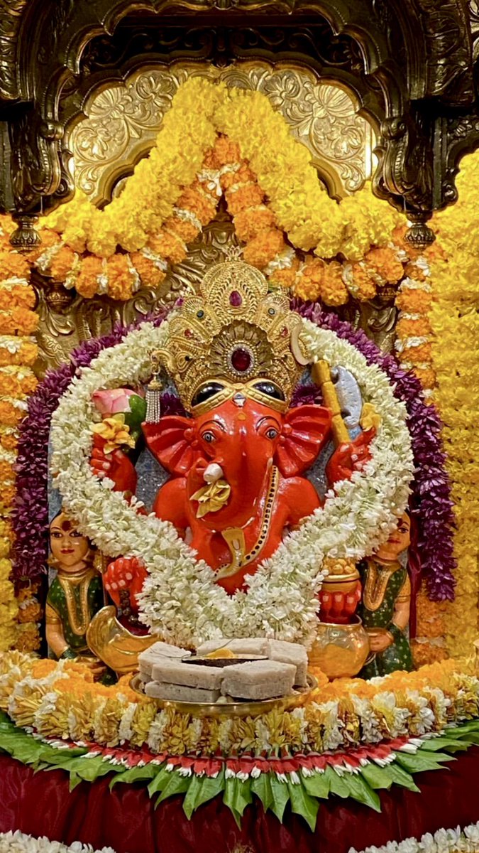 AlokTiwari9335's tweet photo. वक्रतुण्ड महाकाय सूर्यकोटि समप्रभ ।
निर्विघ्नं कुरु मे देव सर्वकार्येषु सर्वदा॥

जय श्री गणेश 🙏🚩
जय श्री सिद्धिविनायक 🙏🚩 https://t.co/qDFmFcTkTe