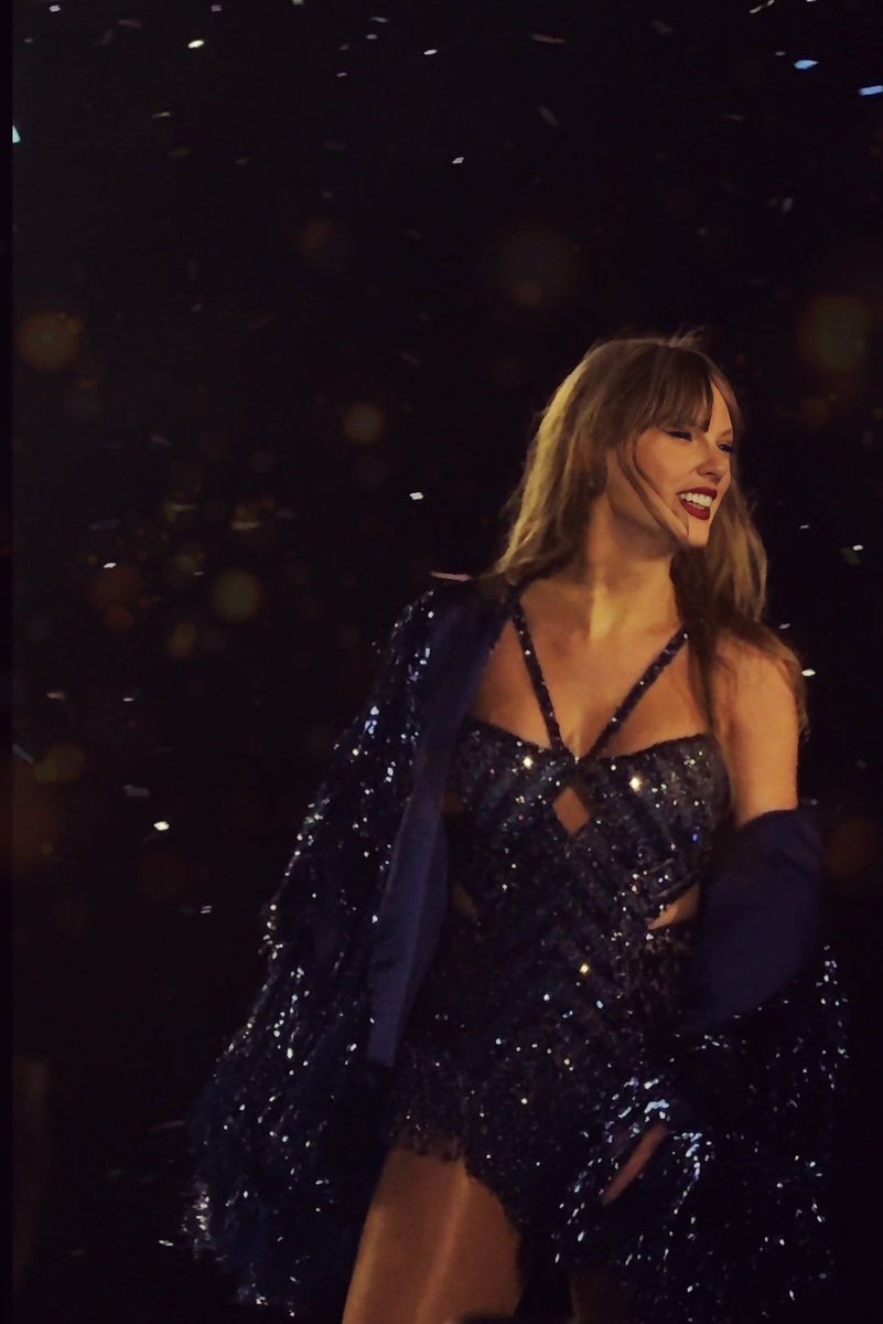 ✨✨✨ Cleaning your tl with some beautiful the eras tour pictures ✨✨✨