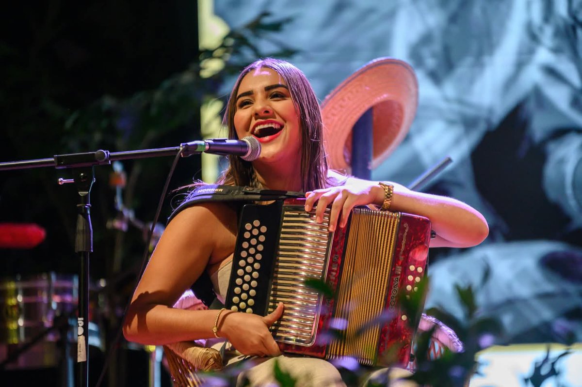 Carnaval de las Artes tweet media