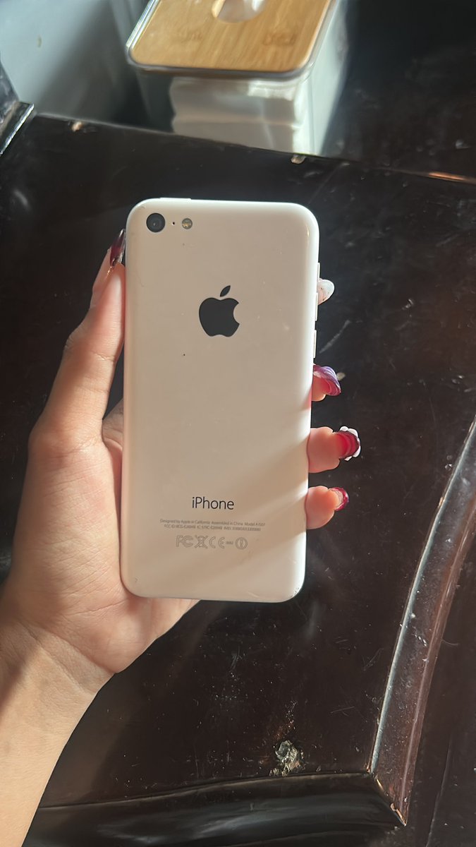 I'm Julia tweet media