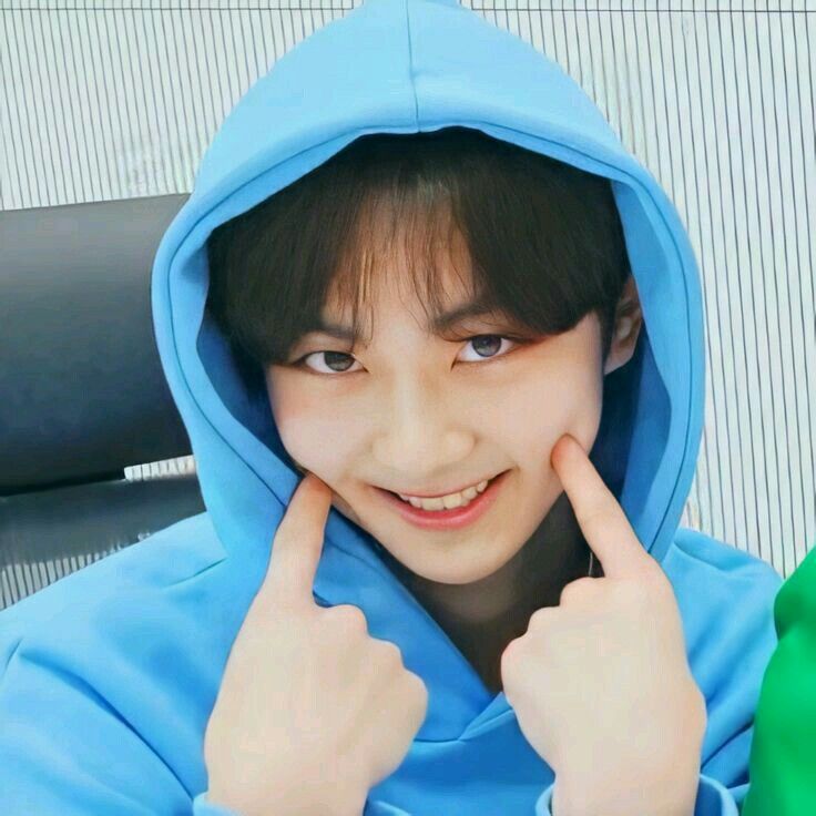 lunaraquarian28 tweet media