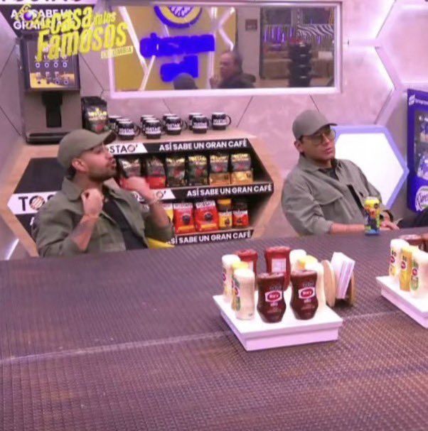 Yo soy costeño pero ninguno de estos payasos nos representan. #LaCasaDeLosFamososCol3