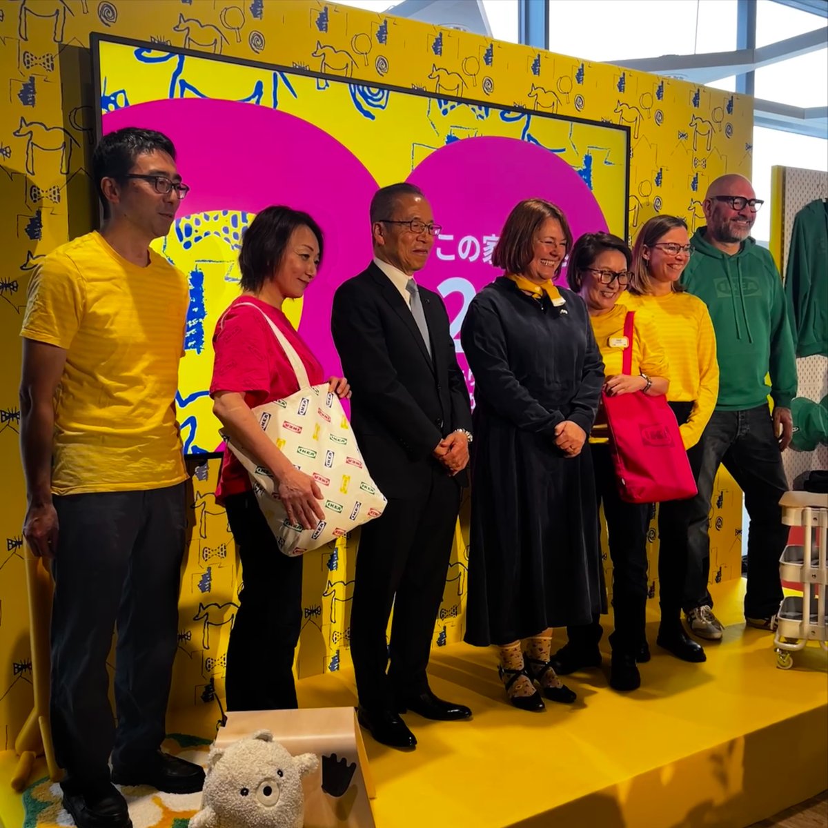 EmbSweTokyo's tweet image. IKEAジャパン、20周年のお祝い💐

スウェーデン大使館も記念イベントに参加し、#IKEA の日本での20年にわたる取り組みを振り返りました。サステナビリティやより良い暮らしといった価値観を共有する日本とスウェーデンのパートナーシップの象徴でもあります。
これからの20年も楽しみにしています🇸🇪🇯🇵
