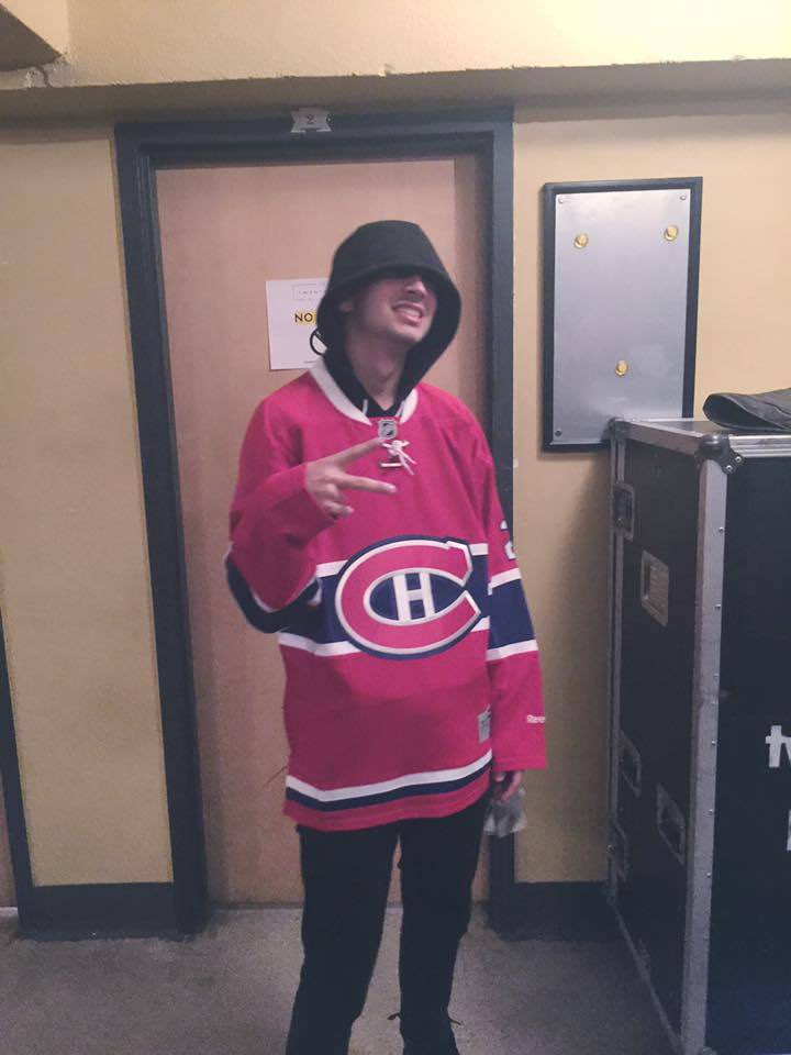 chløe is semi-autømatic tweet media