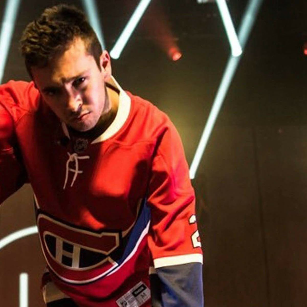 chløe is semi-autømatic tweet media