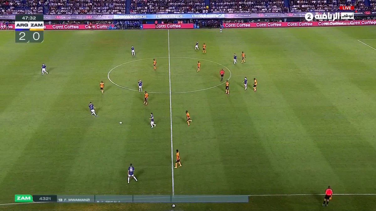 بعد تمريرة رائعة من ميسي... ألمادا يتحصل على ركلة جزاء للمنتخب الأرجنتيني. الأرجنتين زامبيا | أبوظبي الرياضية 2 