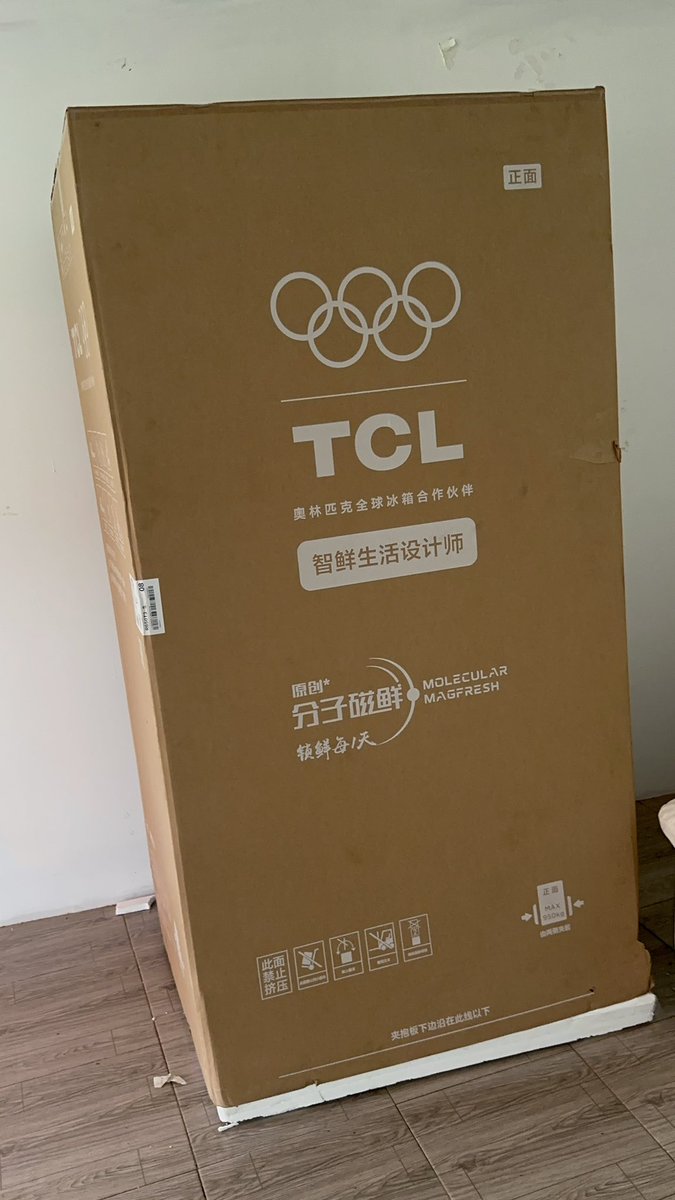 Strapz_OG's tweet photo. 650Litre TCL Refrigerator forsale. Call/Dm 0547012208 https://t.co/owDXh6ZITQ