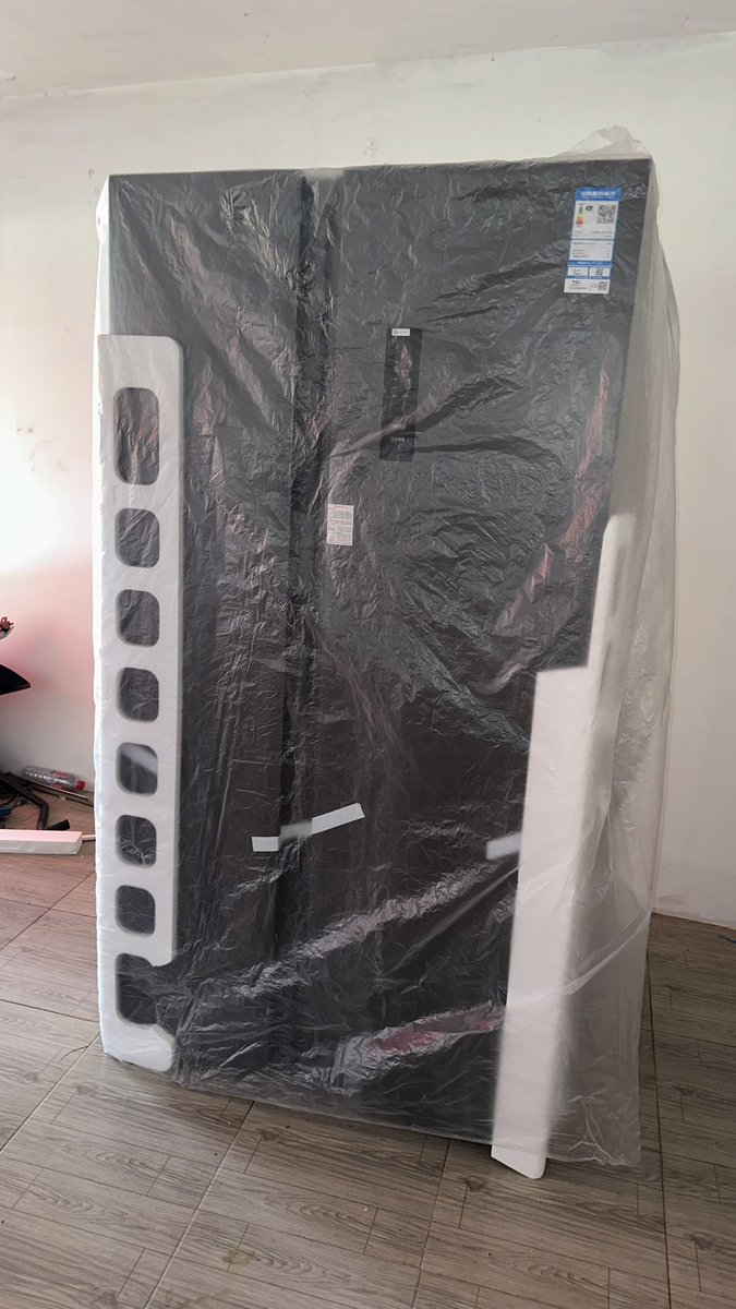 Strapz_OG's tweet photo. 650Litre TCL Refrigerator forsale. Call/Dm 0547012208 https://t.co/owDXh6ZITQ