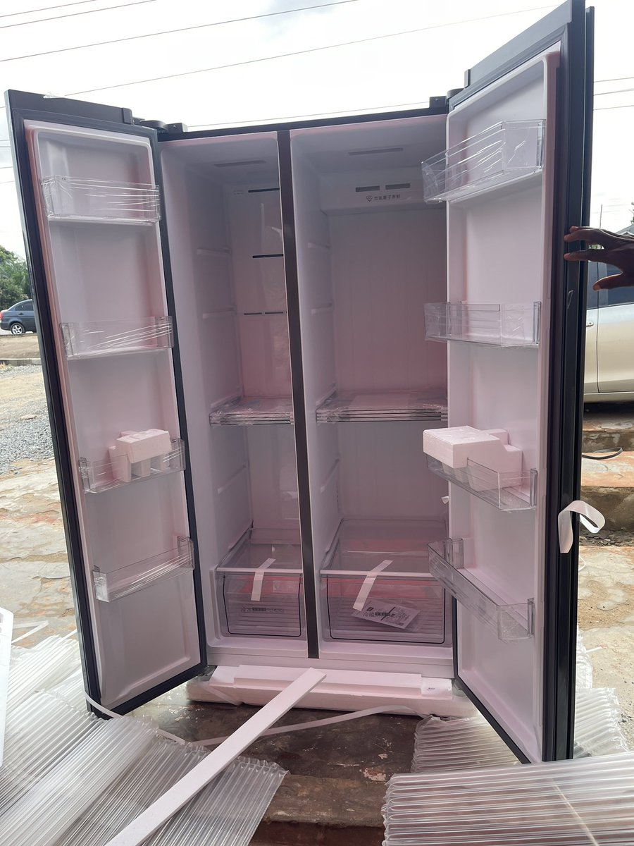 Strapz_OG's tweet photo. 650Litre TCL Refrigerator forsale. Call/Dm 0547012208 https://t.co/owDXh6ZITQ