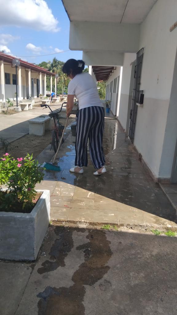 RachelAlvarezR1's tweet photo. En saludo al 4 de abril la Dirección General de Educación en Mantua engalana y embellece sus áreas. 
#CubaMined #PinardelRío #MantuaDeCuba https://t.co/gNgBAfZXK8