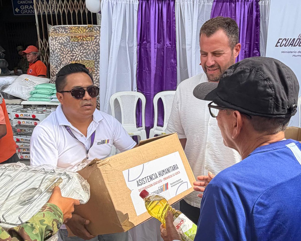 Riesgos_Ec's tweet photo. 📍 #ElOro

Tras las afectaciones provocadas por la época lluviosa en varios sectores del cantón Machala, el Gobierno Nacional continúa brindando atención a las familias afectadas.

A través de la Secretaría Nacional de Gestión de Riesgos, este martes 31 de marzo de 2026 se realizó una entrega de asistencia humanitaria complementaria en territorio.

La asistencia fue entregada en:

🟪 Machala: varios sectores.

Atendemos con: 

🟪 60 kits Complementarios de Alimentos 
🟪 30 cocinetas
🟪 20 kits de dormir

La jornada contó la presencia de @GoberElOro, @IEPS_Ec, @Salud_Ec, @RegistroCivilec  y el Voluntariado de Protección Civil.

Seguimos en territorio, acompañando a nuestra gente y protegiendo vidas. 🇪🇨💜

@Presidencia_Ec
@CaroLozanoHaro
@GoberElOro

#ElNuevoEcuador